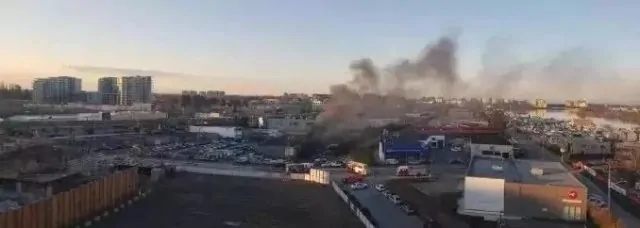 可怕!多大仇多少恨?列治文中国小伙车行遭人为纵火,现场浓烟滚滚,车辆被毁! | 加国地产资讯 -第1张 可怕!多大仇多少恨?列治文中国小伙车行遭人为纵火,现场浓烟滚滚,车辆被毁! | 加国地产资讯 -第1张