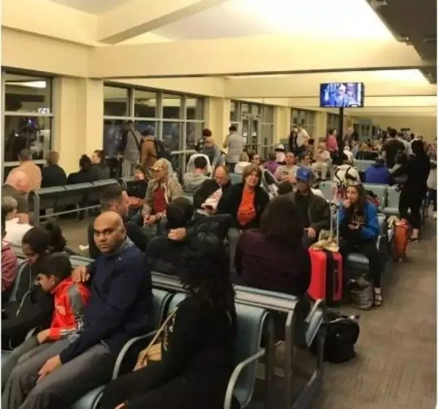 加拿大起飞的波音航班紧急迫降!万米高空突发故障,乘客经历生死惊魂 | 加国地产资讯 -第7张 加拿大起飞的波音航班紧急迫降!万米高空突发故障,乘客经历生死惊魂 | 加国地产资讯 -第7张